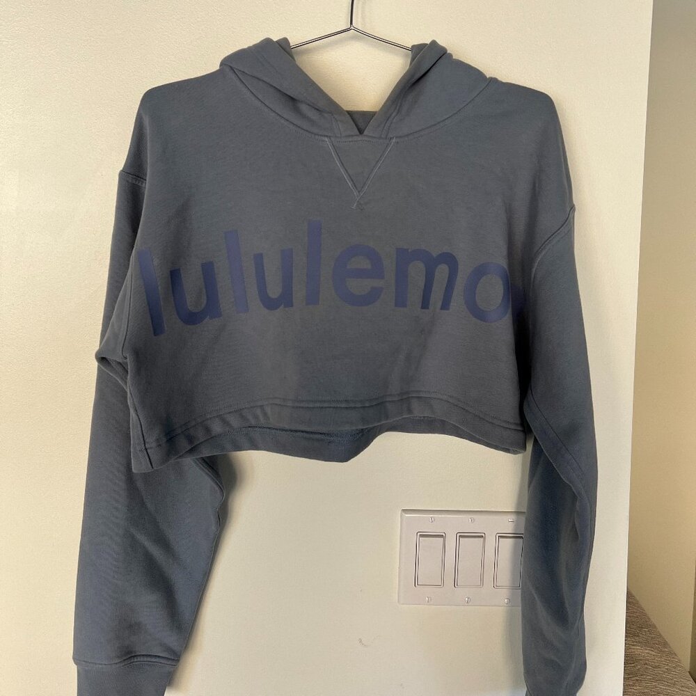 lululemon cropped hoodie